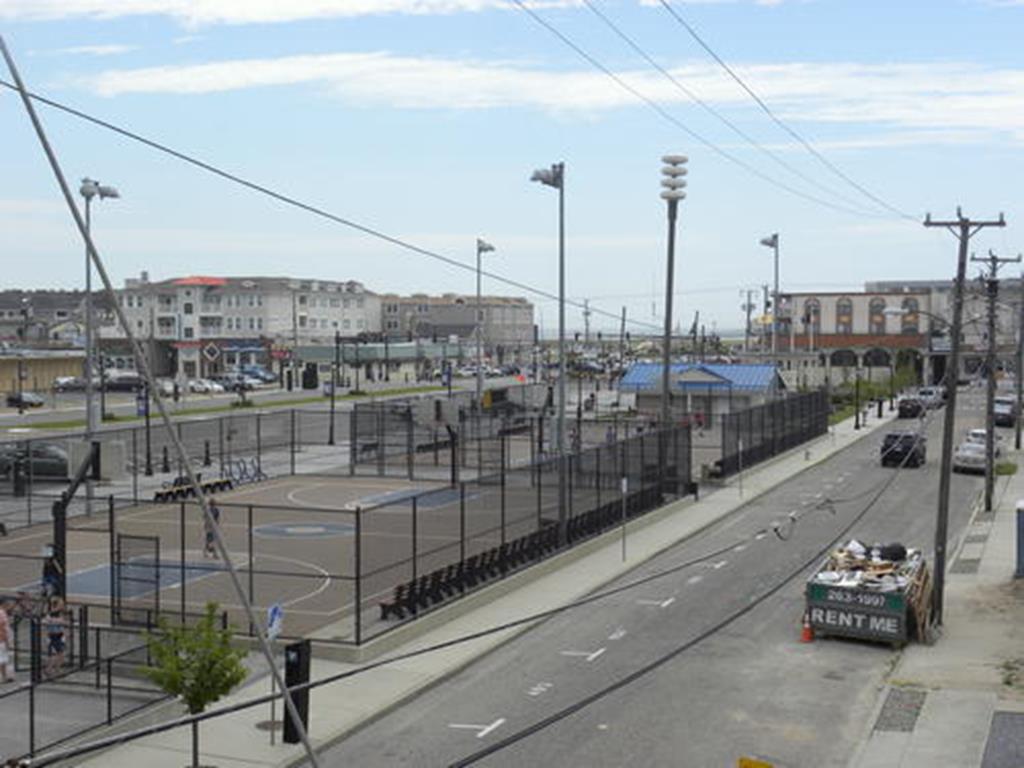 147 42nd Street, Sea Isle City (Center)