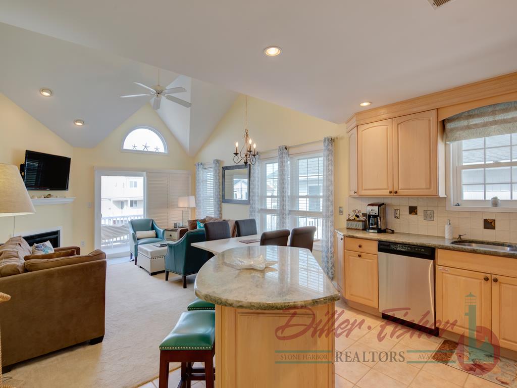 6537 Ocean Drive, Avalon (Center)