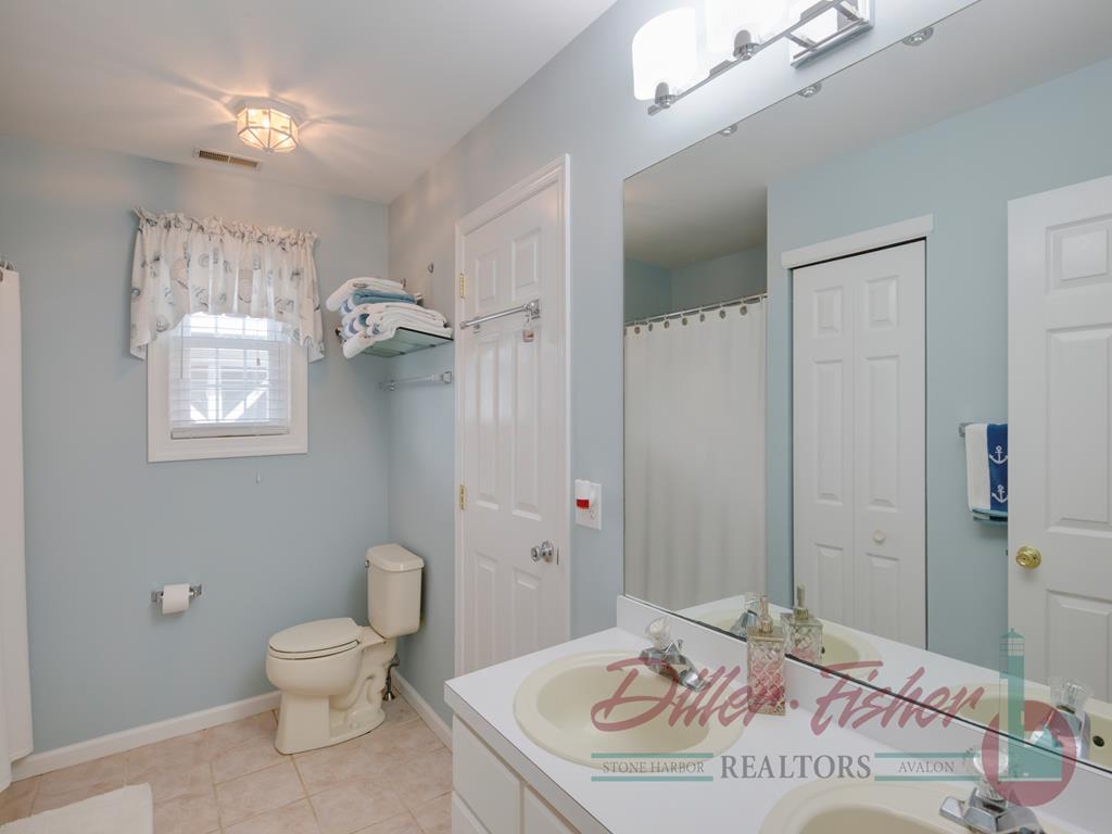 6537 Ocean Drive, Avalon (Center)