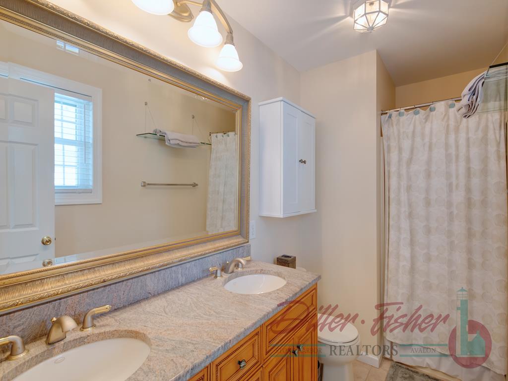 6537 Ocean Drive, Avalon (Center)