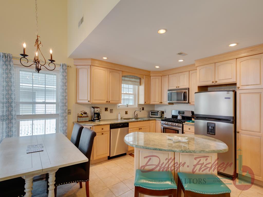 6537 Ocean Drive, Avalon (Center)