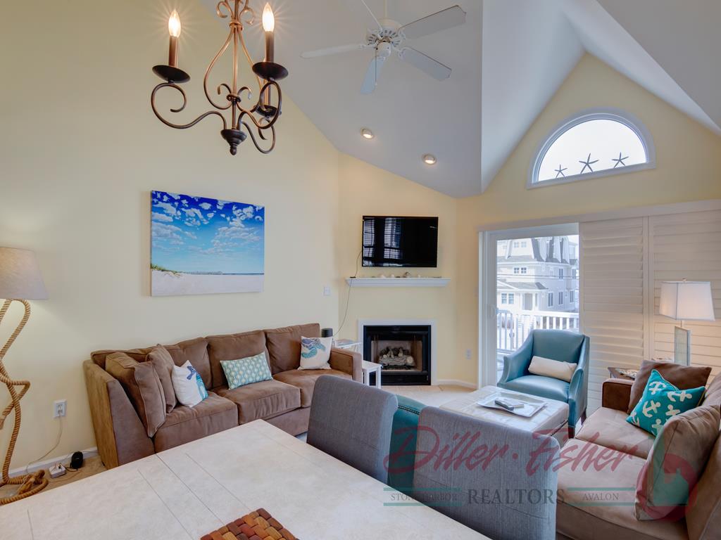 6537 Ocean Drive, Avalon (Center)