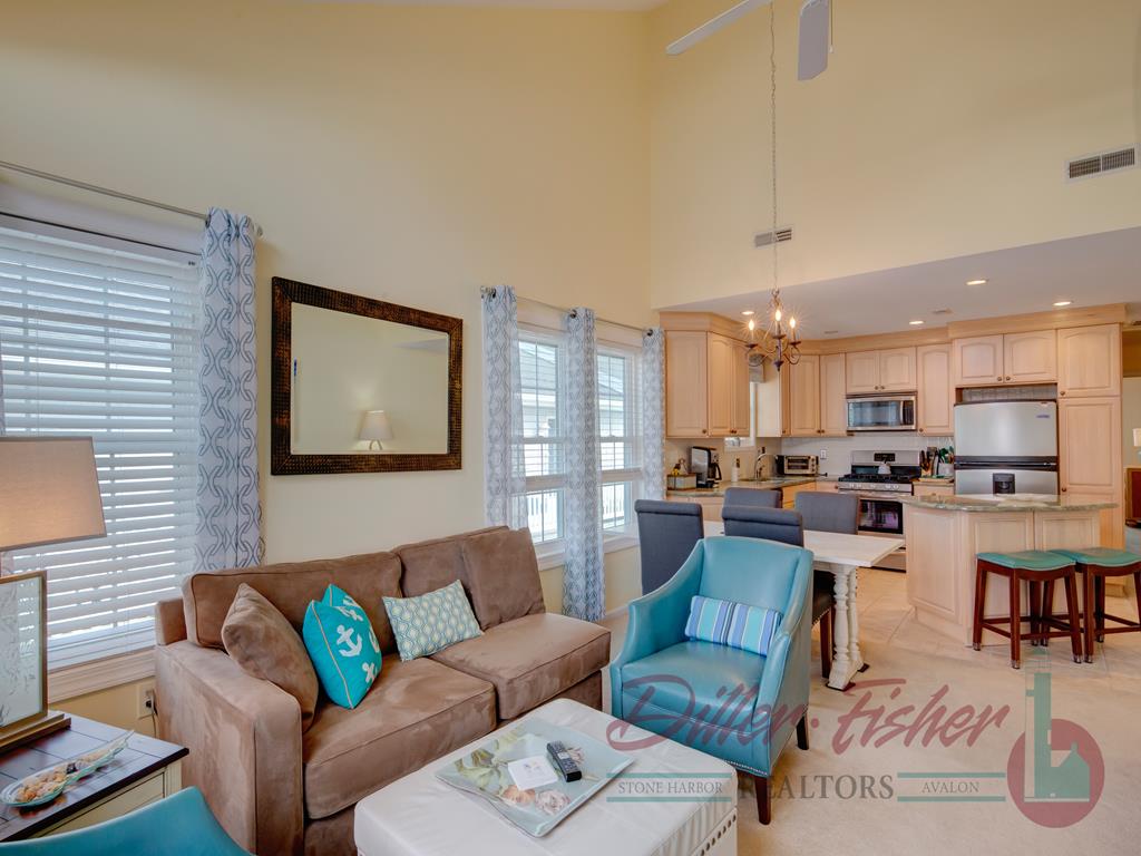 6537 Ocean Drive, Avalon (Center)