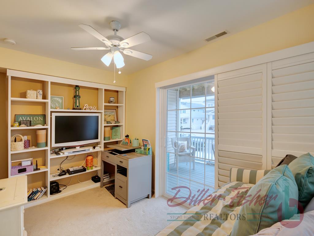 6537 Ocean Drive, Avalon (Center)