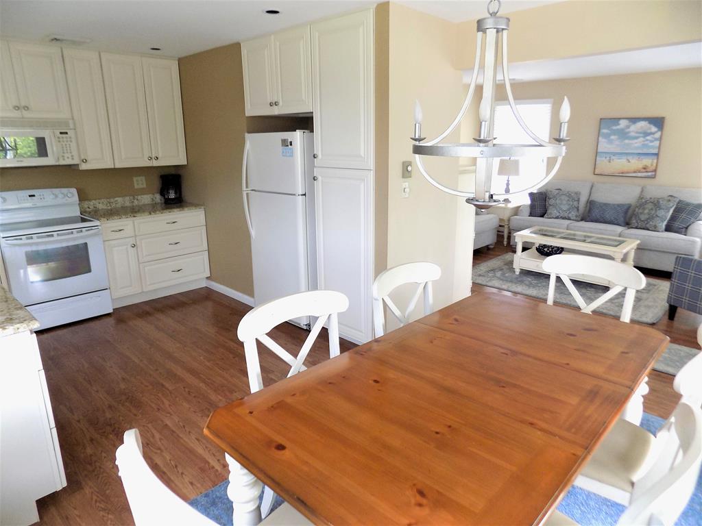 Second Floor | Photo 11