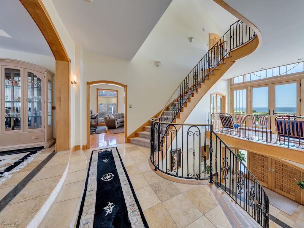 https://realtimerental.com/rrv10/RentalPhotos/1015/1015498.0.jpg