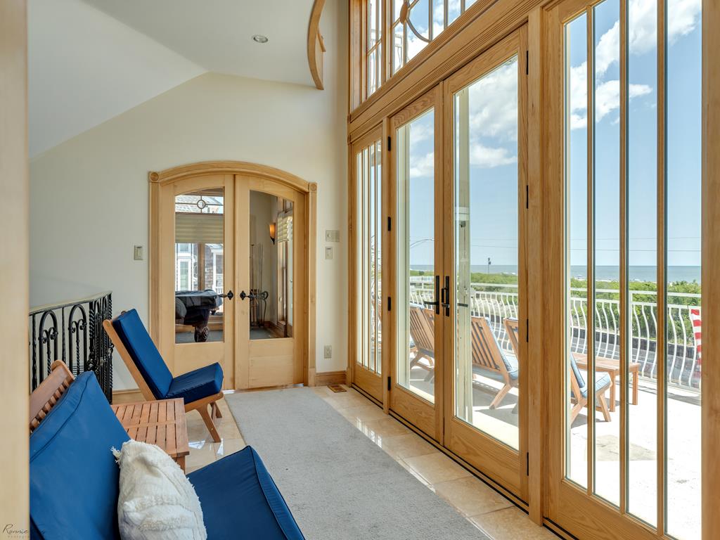 https://realtimerental.com/rrv10/RentalPhotos/1015/1015498.13.jpg