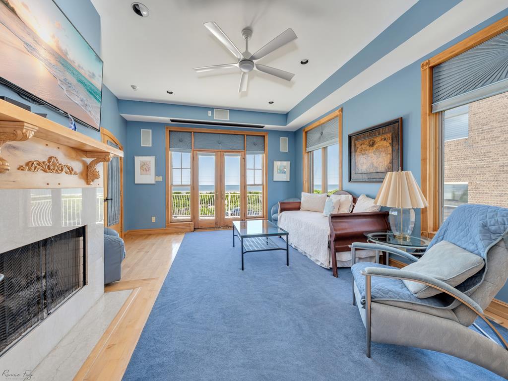 https://realtimerental.com/rrv10/RentalPhotos/1015/1015498.15.jpg
