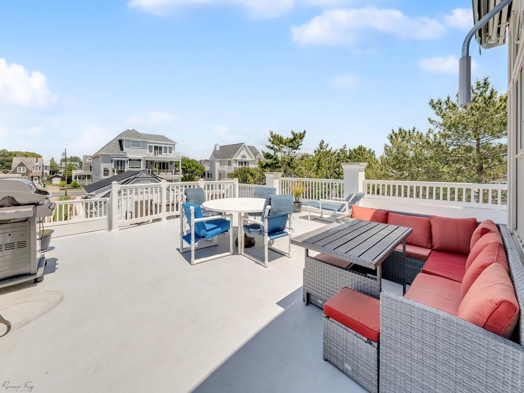 https://realtimerental.com/rrv10/RentalPhotos/1015/1015498.2.jpg