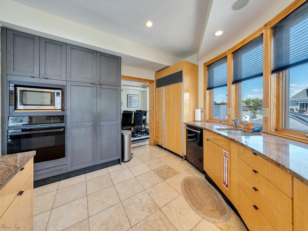 https://realtimerental.com/rrv10/RentalPhotos/1015/1015498.20.jpg