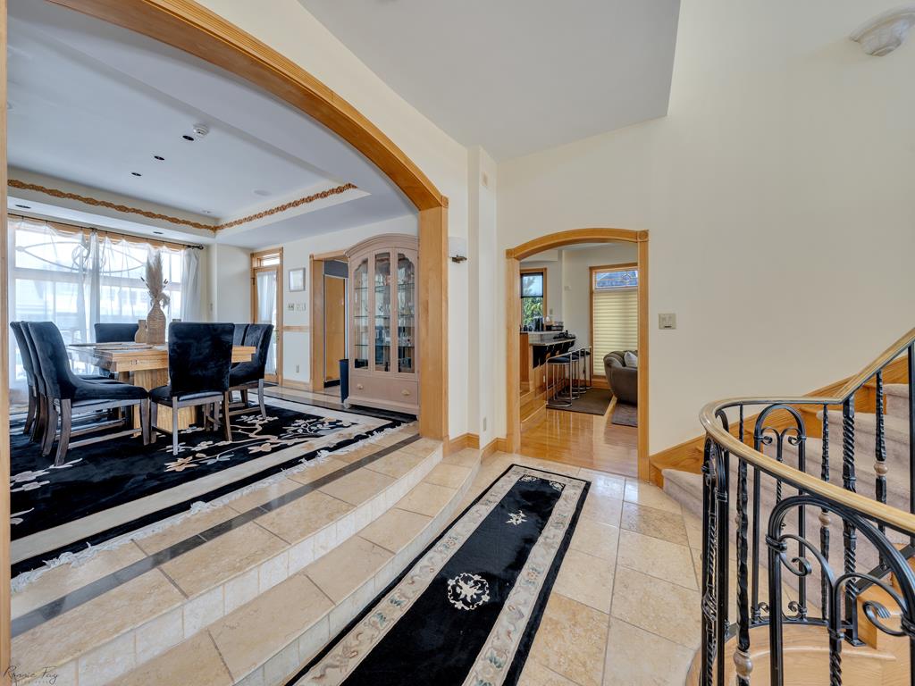 https://realtimerental.com/rrv10/RentalPhotos/1015/1015498.22.jpg