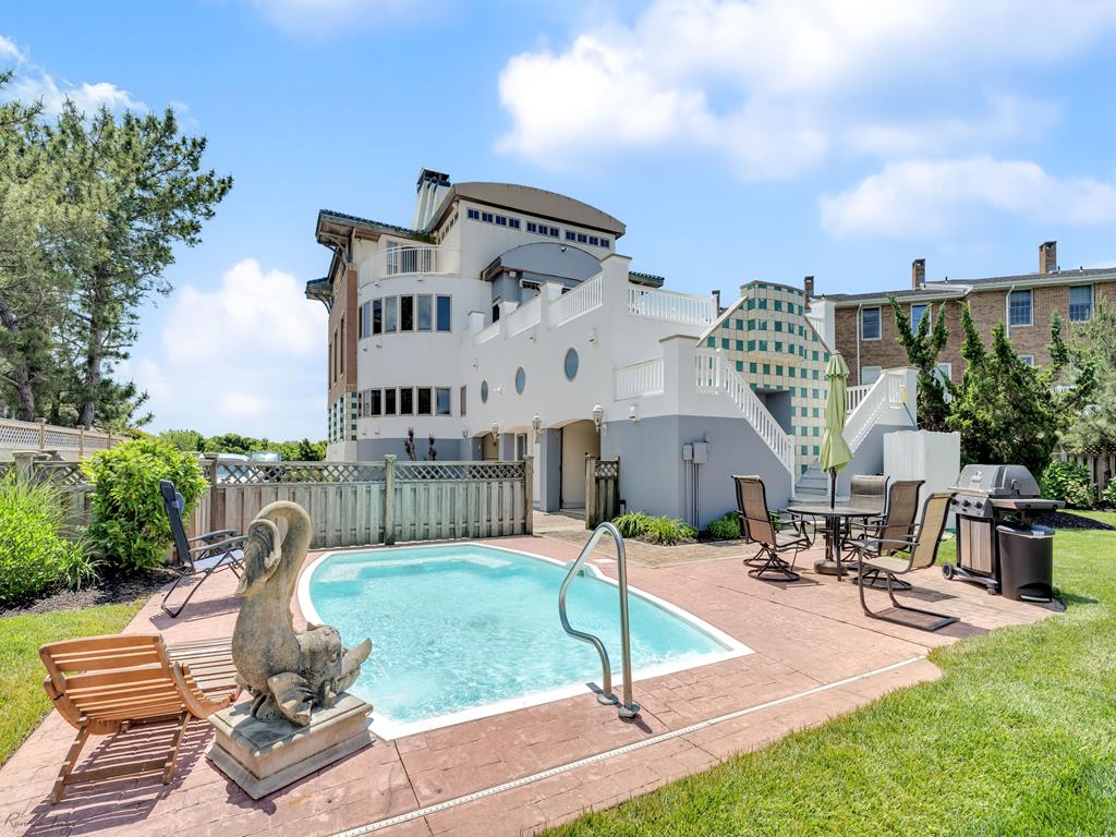 https://realtimerental.com/rrv10/RentalPhotos/1015/1015498.23.jpg