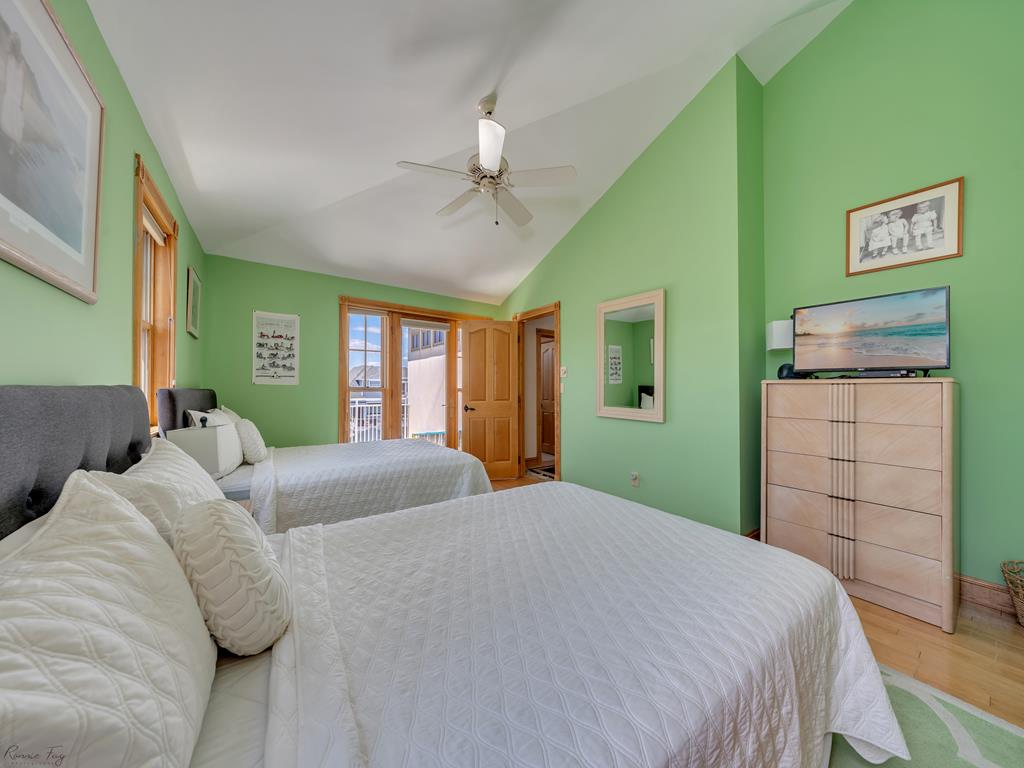 https://realtimerental.com/rrv10/RentalPhotos/1015/1015498.5.jpg
