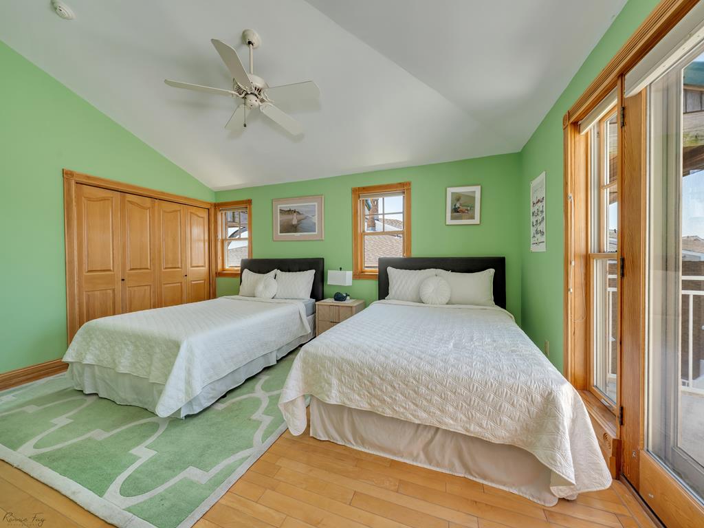 https://realtimerental.com/rrv10/RentalPhotos/1015/1015498.6.jpg