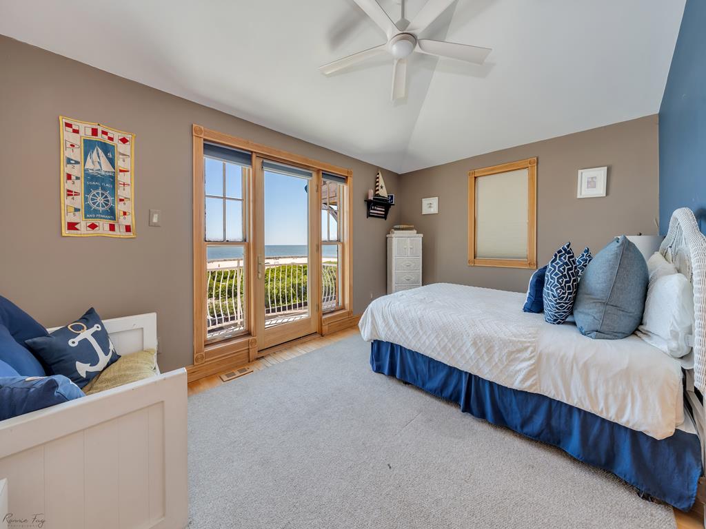 https://realtimerental.com/rrv10/RentalPhotos/1015/1015498.9.jpg