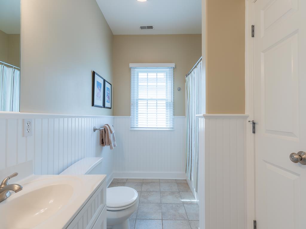 https://realtimerental.com/rrv10/RentalPhotos/1016/1016581.11.jpg