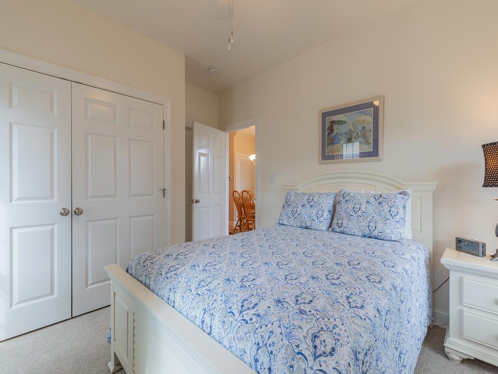 https://realtimerental.com/rrv10/RentalPhotos/1016/1016581.15.jpg