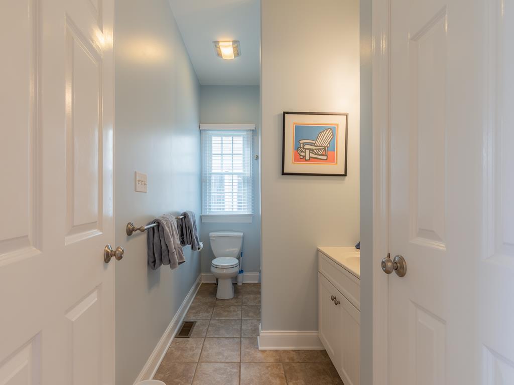 https://realtimerental.com/rrv10/RentalPhotos/1016/1016581.16.jpg