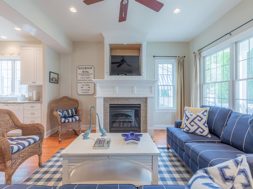 https://realtimerental.com/rrv10/RentalPhotos/1016/1016581.22.jpg