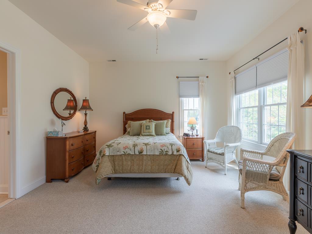 https://realtimerental.com/rrv10/RentalPhotos/1016/1016581.6.jpg