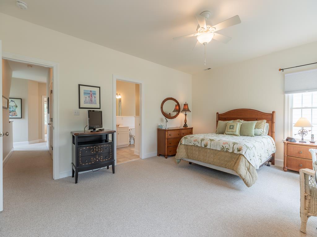 https://realtimerental.com/rrv10/RentalPhotos/1016/1016581.7.jpg
