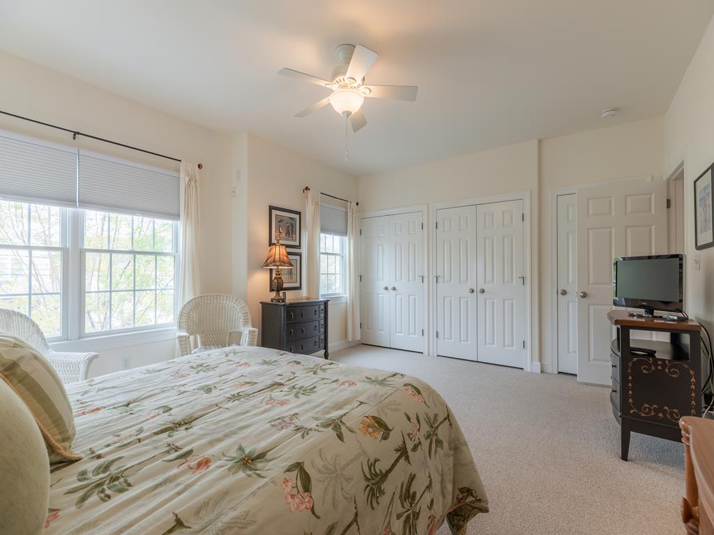 https://realtimerental.com/rrv10/RentalPhotos/1016/1016581.8.jpg