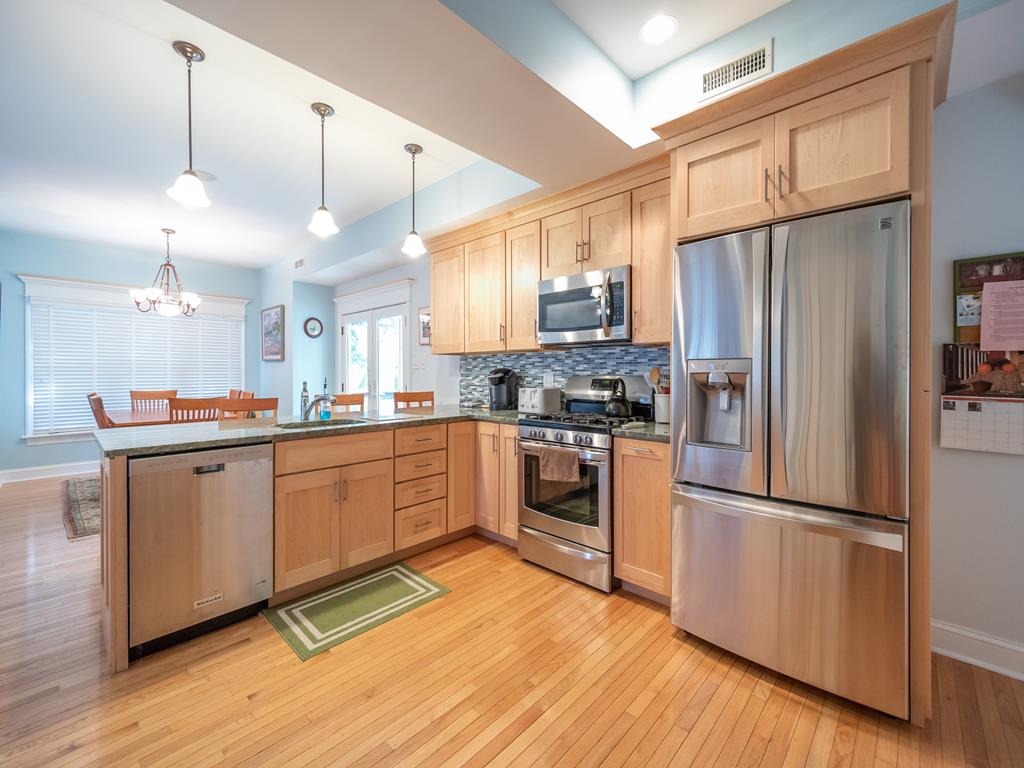 https://realtimerental.com/rrv10/RentalPhotos/1016/1016582.11.jpg