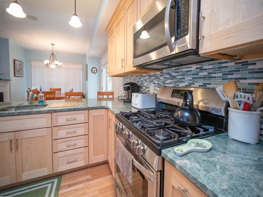 https://realtimerental.com/rrv10/RentalPhotos/1016/1016582.12.jpg