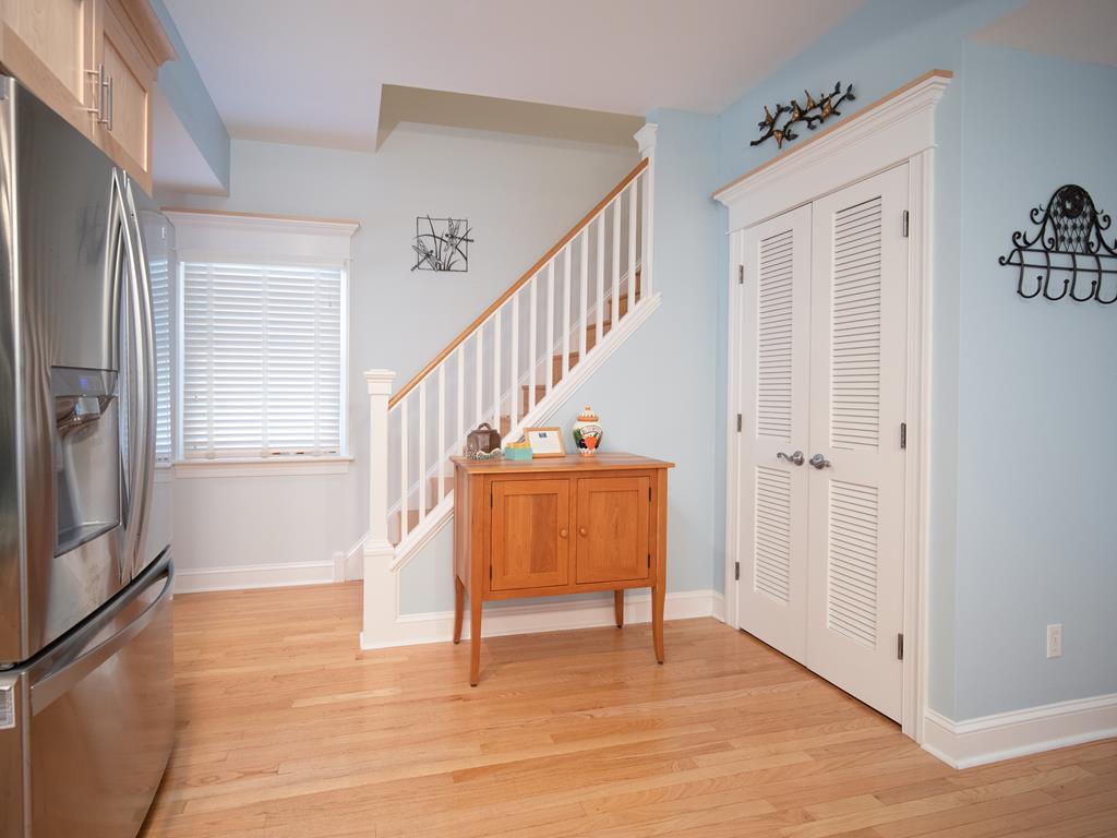 https://realtimerental.com/rrv10/RentalPhotos/1016/1016582.13.jpg