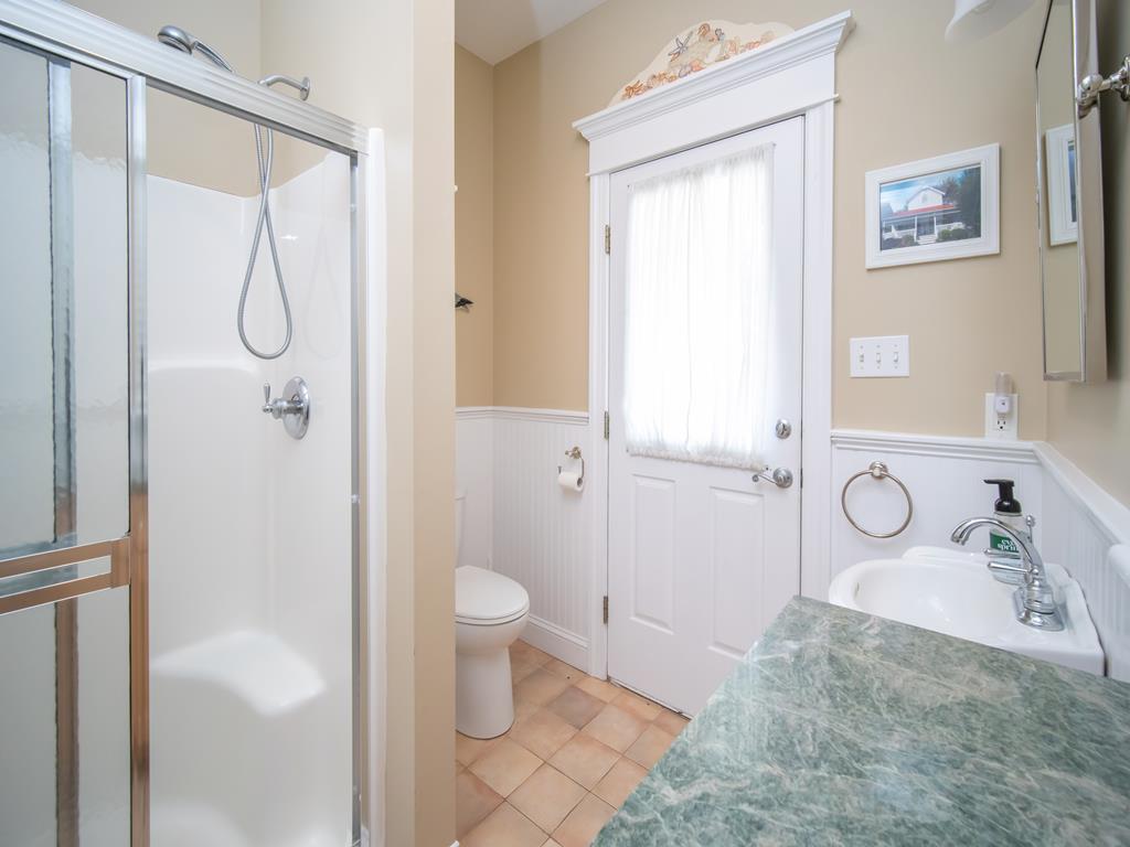 https://realtimerental.com/rrv10/RentalPhotos/1016/1016582.14.jpg