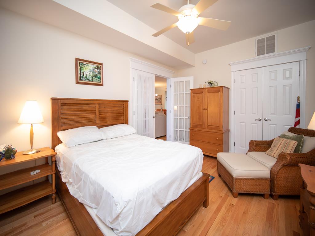 https://realtimerental.com/rrv10/RentalPhotos/1016/1016582.16.jpg