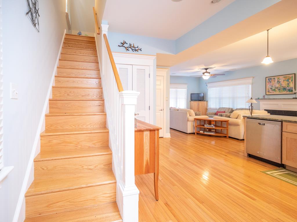 https://realtimerental.com/rrv10/RentalPhotos/1016/1016582.17.jpg