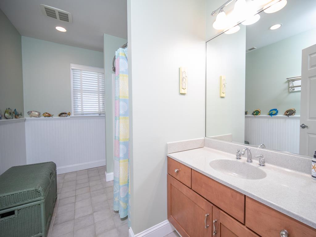 https://realtimerental.com/rrv10/RentalPhotos/1016/1016582.19.jpg