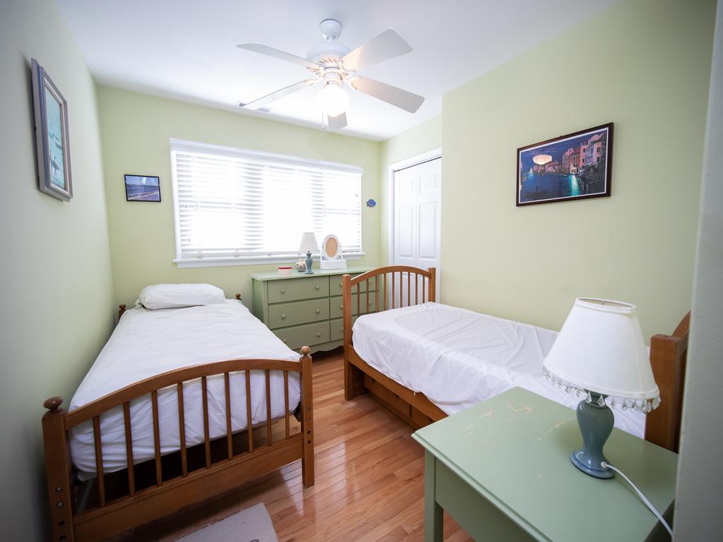 https://realtimerental.com/rrv10/RentalPhotos/1016/1016582.21.jpg