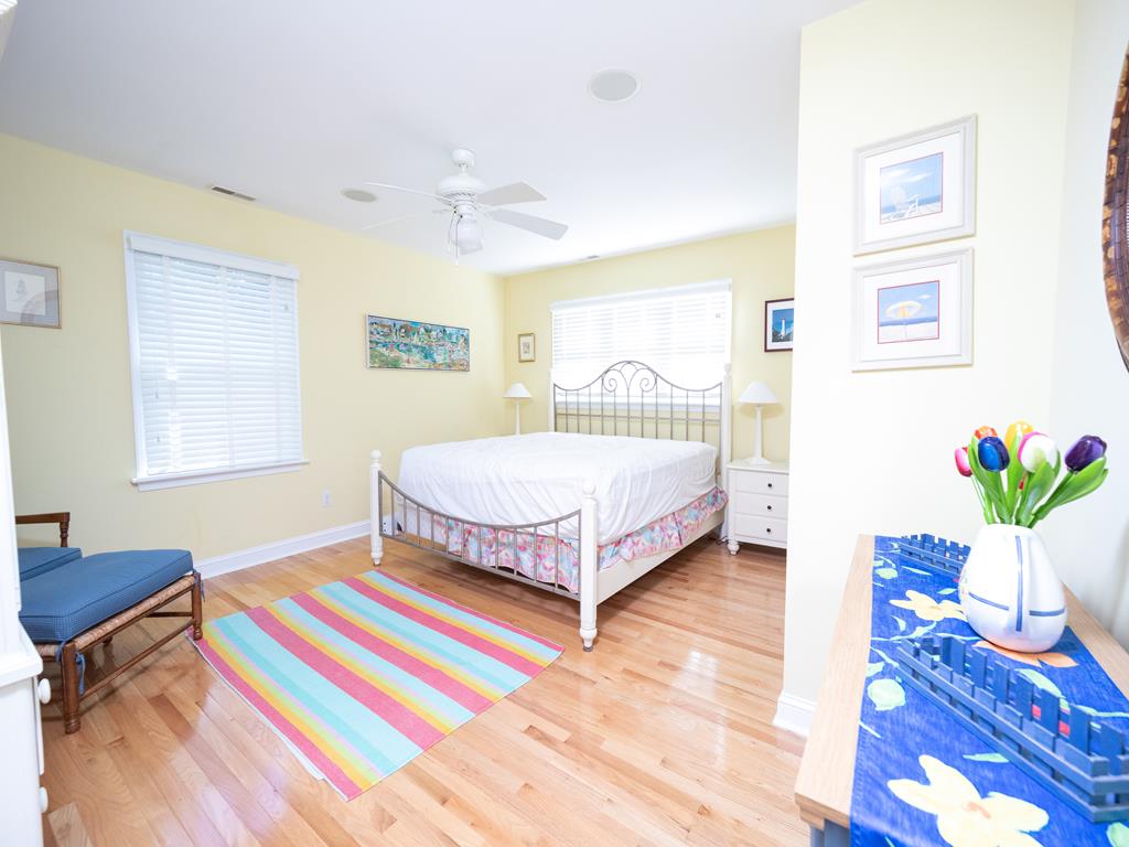 https://realtimerental.com/rrv10/RentalPhotos/1016/1016582.23.jpg