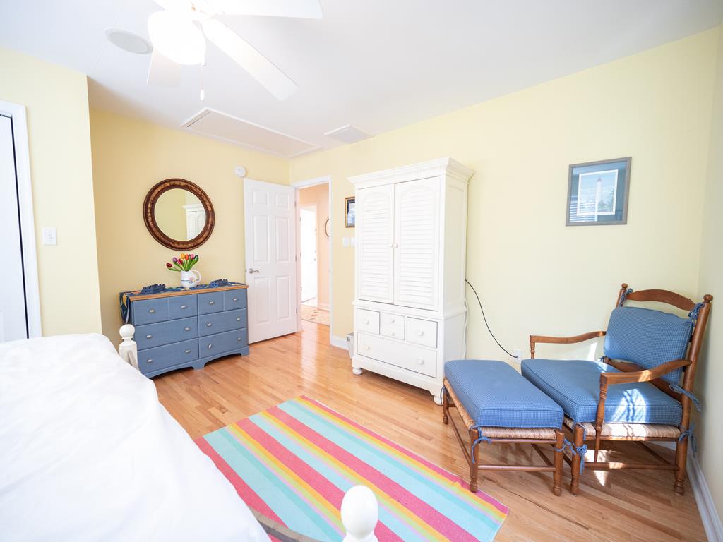 https://realtimerental.com/rrv10/RentalPhotos/1016/1016582.24.jpg