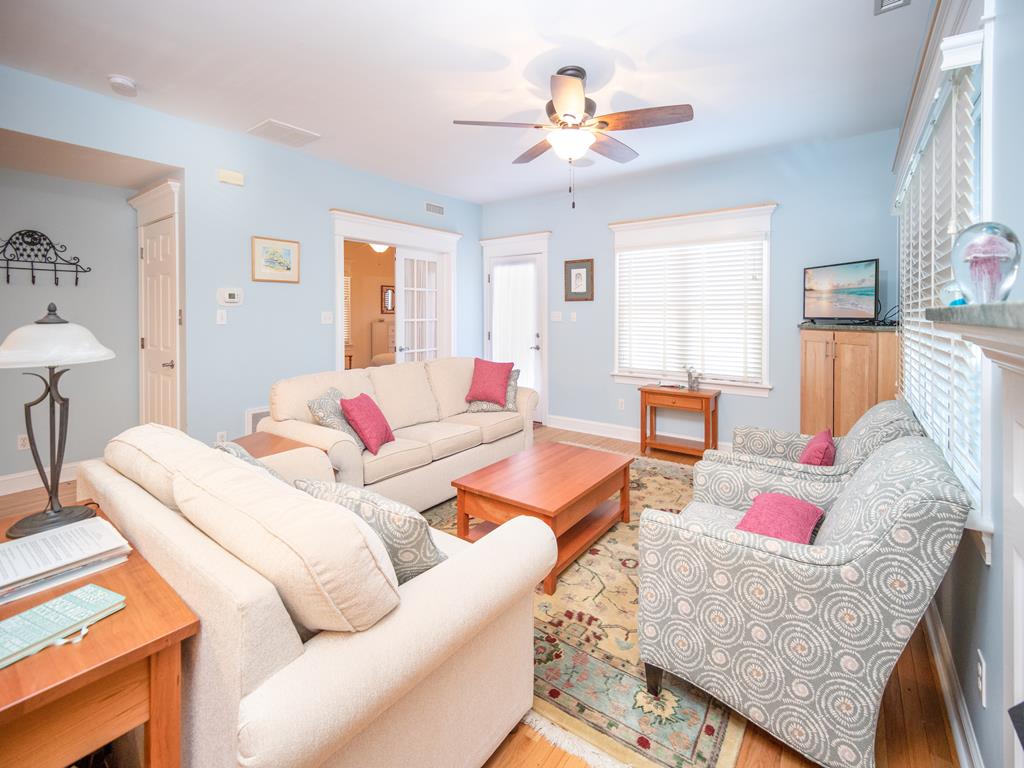 https://realtimerental.com/rrv10/RentalPhotos/1016/1016582.5.jpg