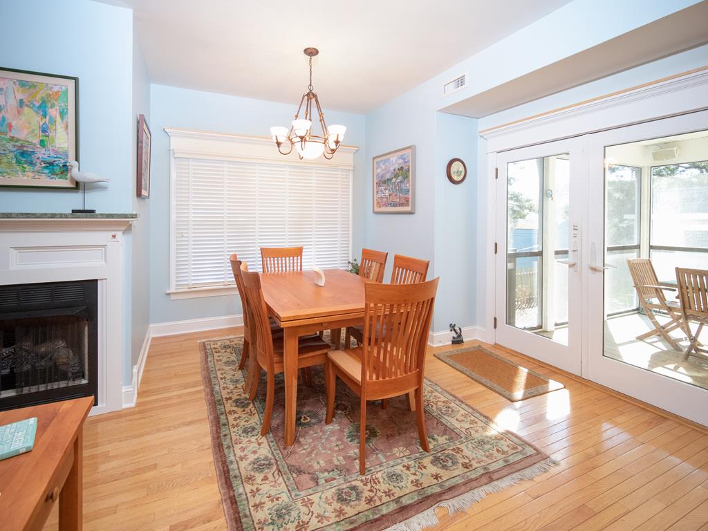https://realtimerental.com/rrv10/RentalPhotos/1016/1016582.6.jpg