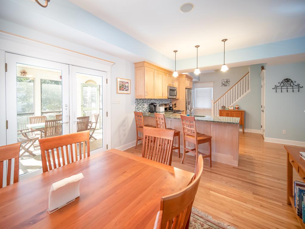 https://realtimerental.com/rrv10/RentalPhotos/1016/1016582.7.jpg