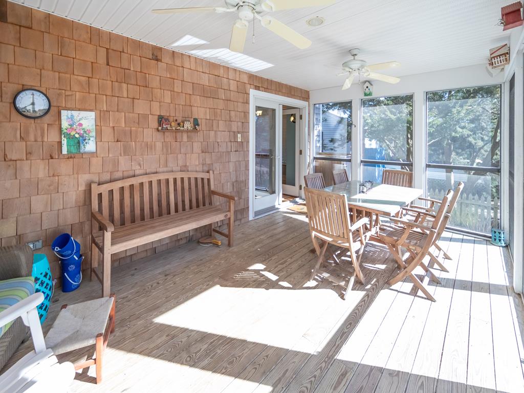 https://realtimerental.com/rrv10/RentalPhotos/1016/1016582.9.jpg