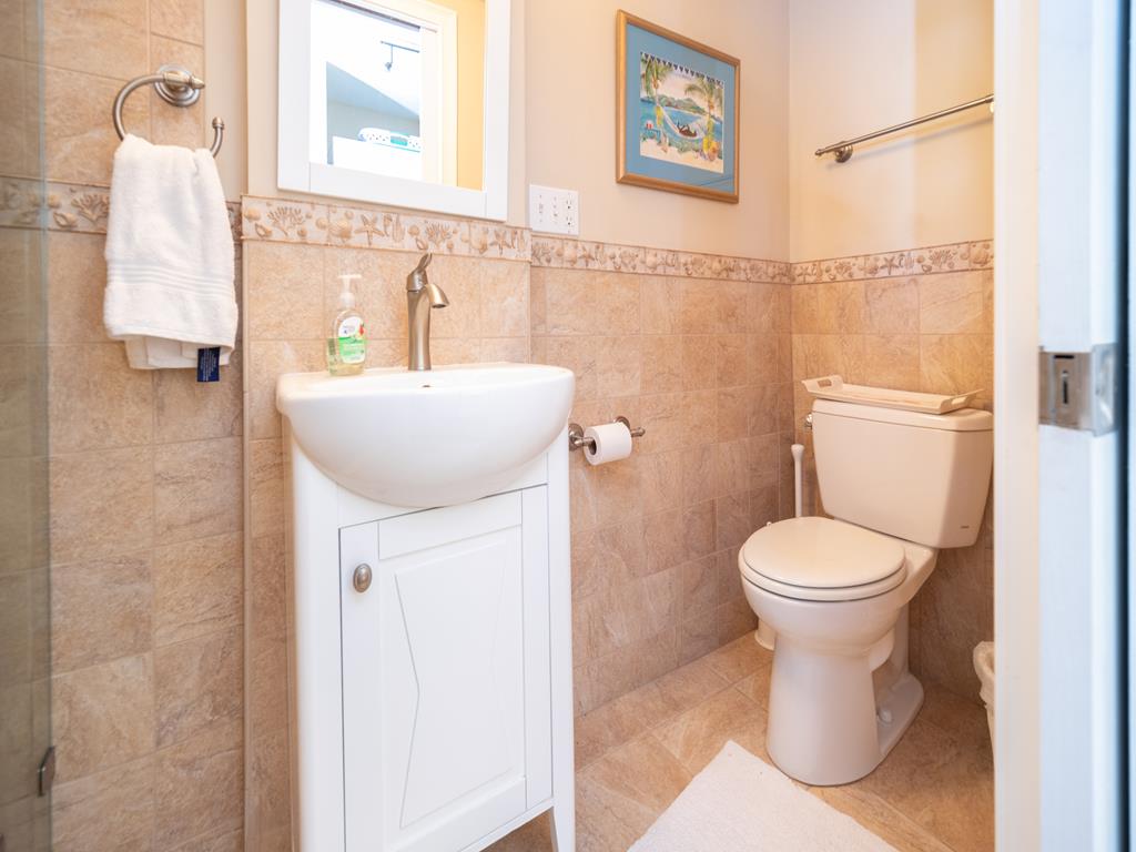 https://realtimerental.com/rrv10/RentalPhotos/1016/1016596.10.jpg