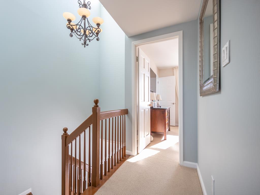https://realtimerental.com/rrv10/RentalPhotos/1016/1016596.23.jpg