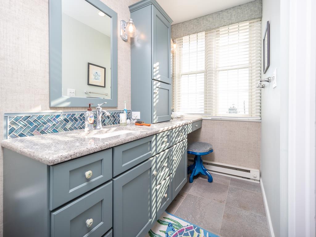 https://realtimerental.com/rrv10/RentalPhotos/1016/1016596.26.jpg