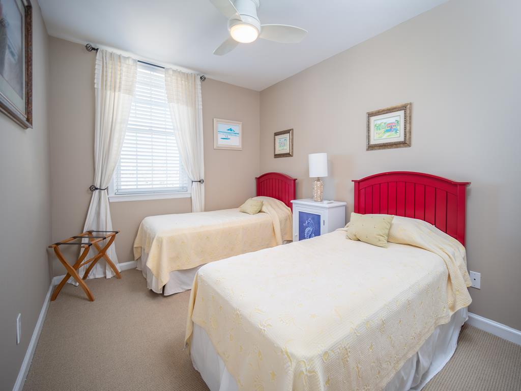 https://realtimerental.com/rrv10/RentalPhotos/1016/1016596.30.jpg