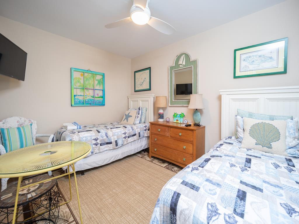 https://realtimerental.com/rrv10/RentalPhotos/1016/1016596.8.jpg