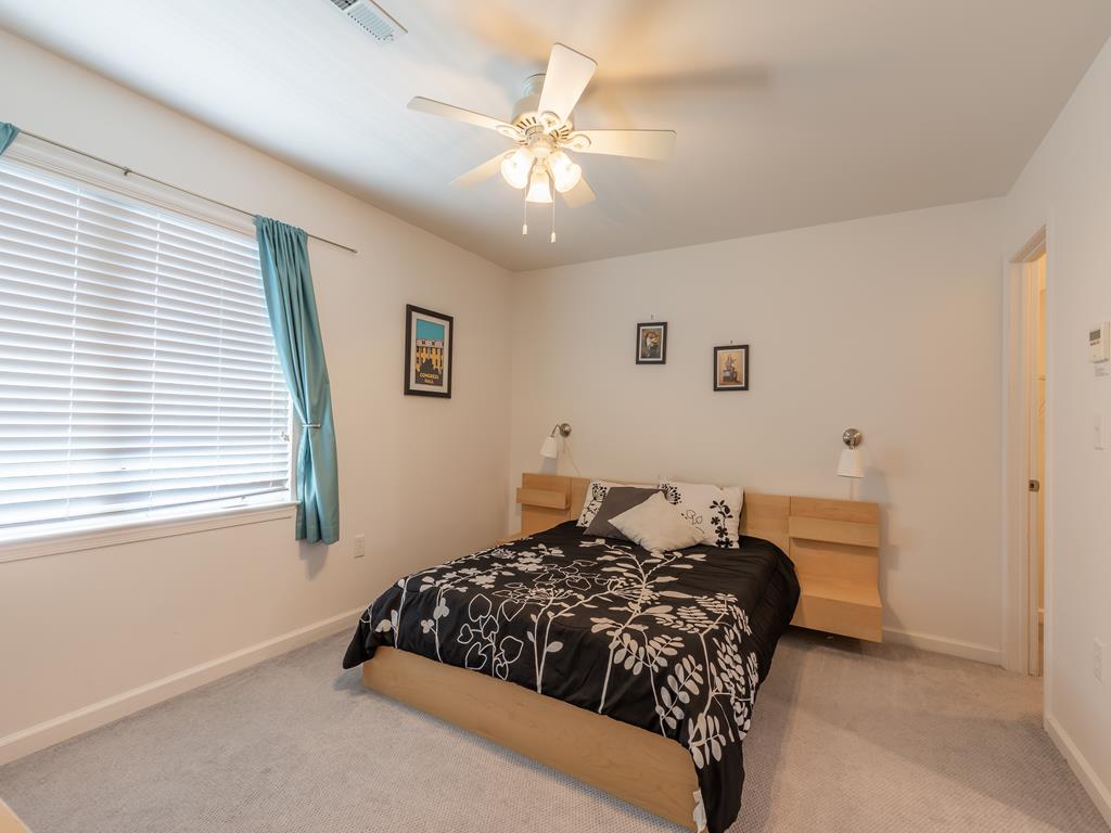 https://realtimerental.com/rrv10/RentalPhotos/1016/1016621.14.jpg