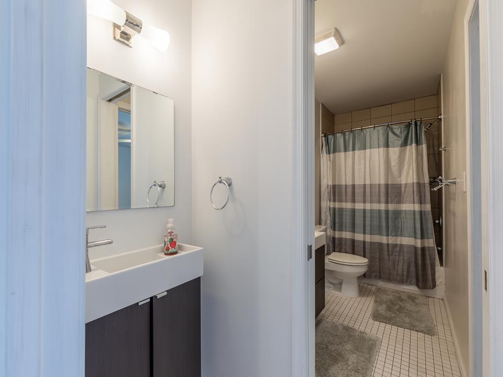 https://realtimerental.com/rrv10/RentalPhotos/1016/1016621.18.jpg
