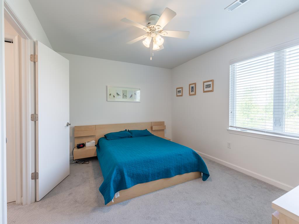 https://realtimerental.com/rrv10/RentalPhotos/1016/1016621.20.jpg