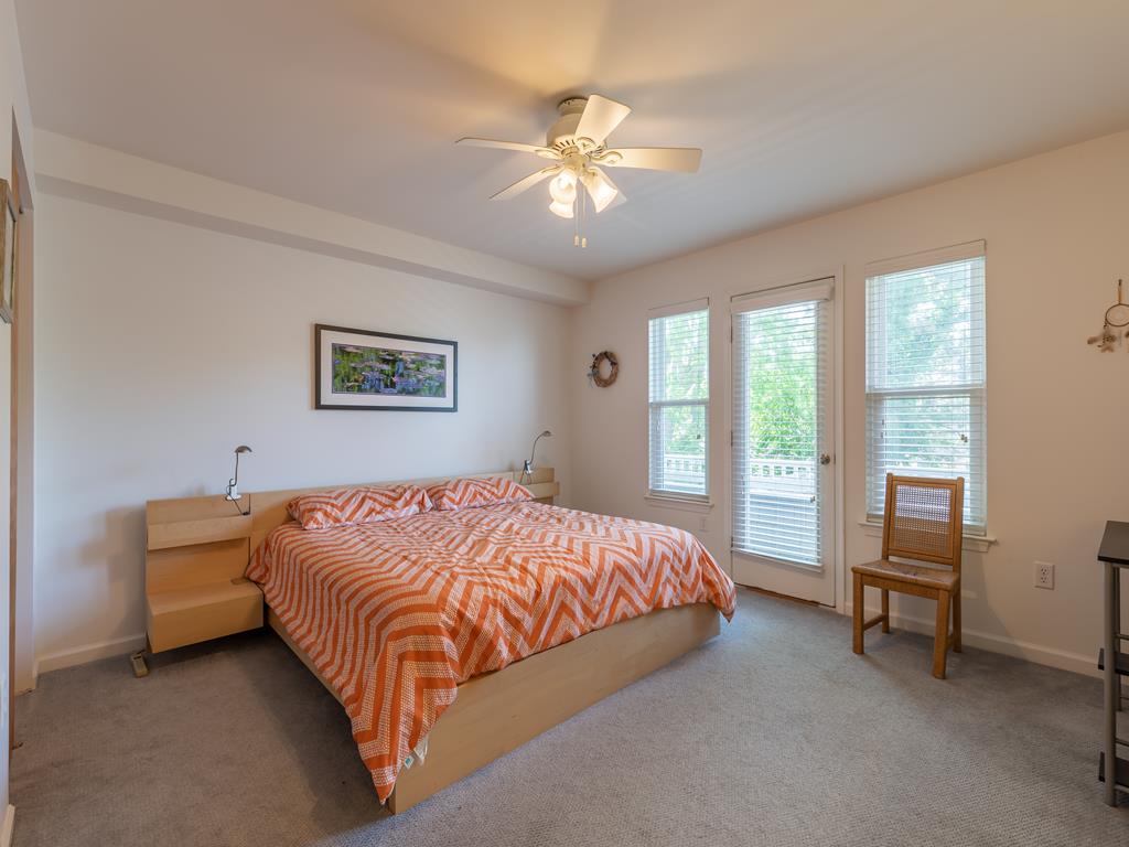 https://realtimerental.com/rrv10/RentalPhotos/1016/1016621.22.jpg