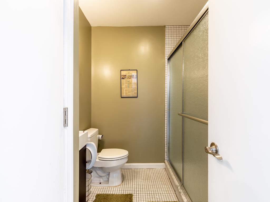 https://realtimerental.com/rrv10/RentalPhotos/1016/1016621.23.jpg